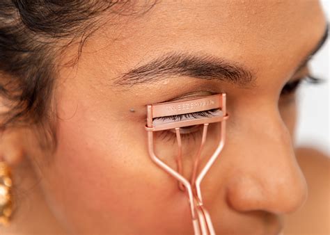 eyelash curlers for swollen lashes.